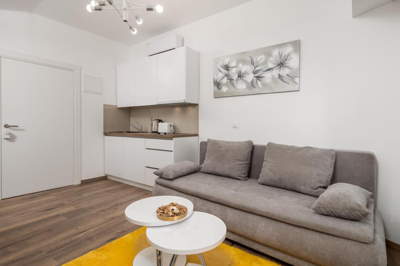 Central Apartments Dalmatina Rijeka Dış mekan fotoğraf